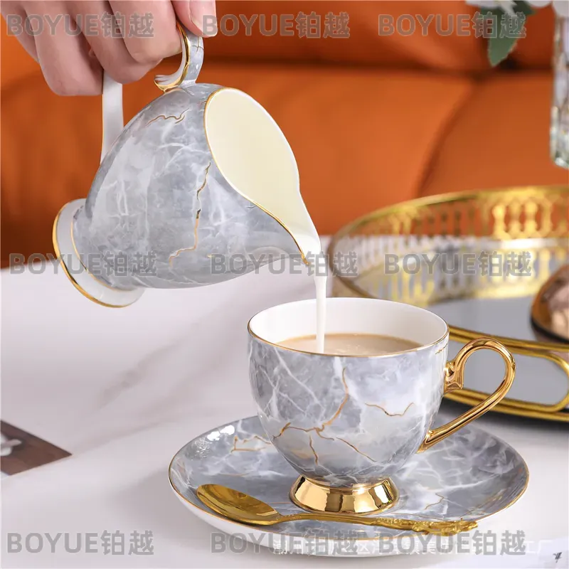 Conjunto de Xícara e Prato de  - Luxury Gift Set avaliação e preço