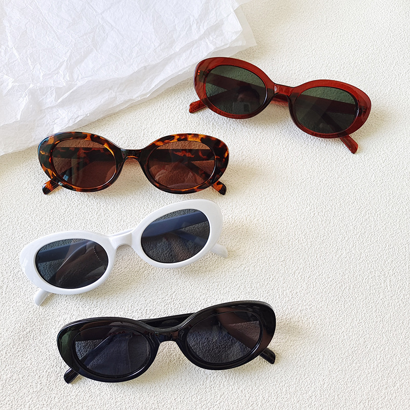Óculos de Sol Ovais Pequenos V - Designer Sunglasses avaliação e preço